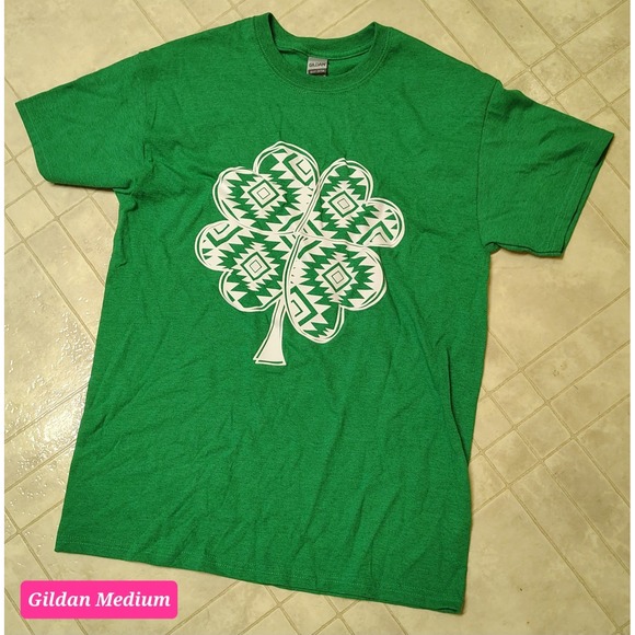Green St Patrick's Day Shamrock Graphic Tee - Gildan Medium - Picture 1 of 1
